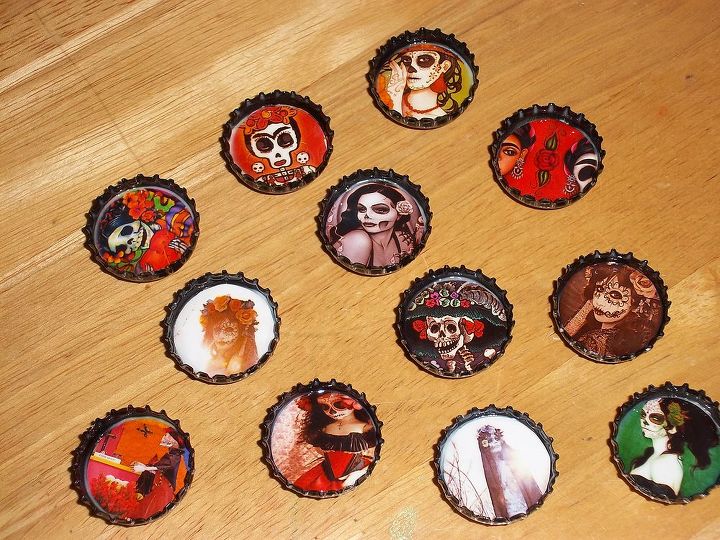 bottle cap projects, crafts, Day of the Dead Magnets