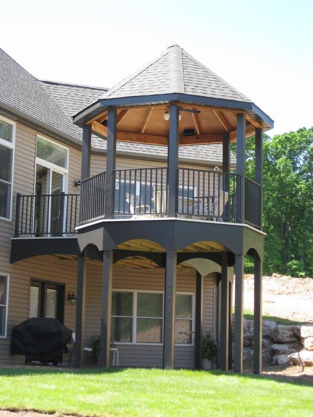 q decks come in all shapes and sizes like this curved deck built with ariddek aluminum, decks, home decor, outdoor living, patio