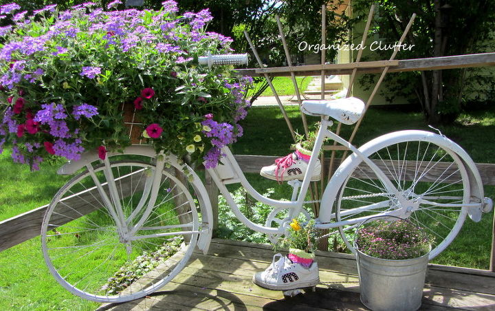 adicione uma bicicleta ao jardim apenas por diverso