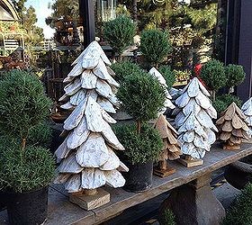 q decorate with pines and pine cones, christmas decorations, crafts, repurposing upcycling, seasonal holiday decor