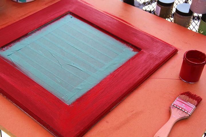 summertime frames with paint and tape, crafts, Coat with paint this will be one of your stripe colors