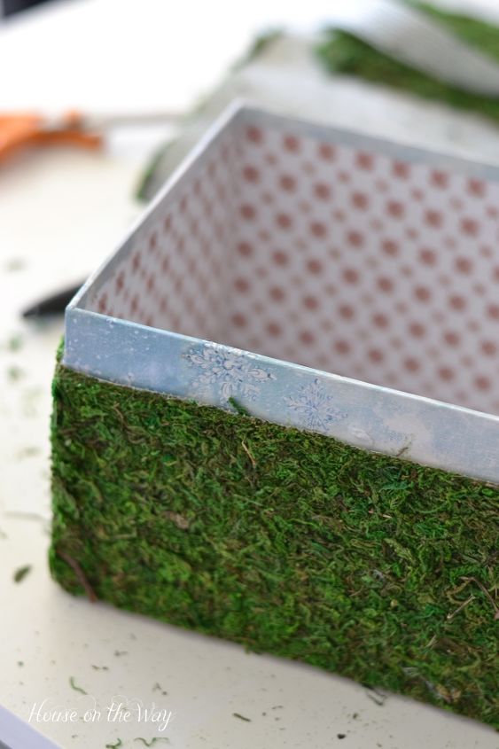 make a moss covered box and an easter arrangement, crafts, easter decorations, seasonal holiday decor, Using an old Christmas Box I covered it with the moss mat using hot glue