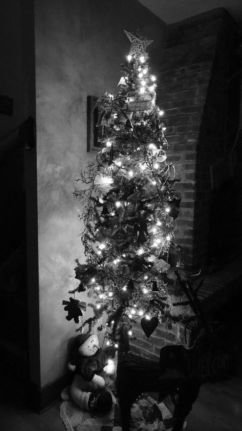a country kind of christmas, christmas decorations, fireplaces mantels, living room ideas, seasonal holiday decor, Christmas tree in diningroom took in black and white