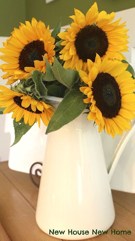 using faded flowers in my fall decor, seasonal holiday d cor, wreaths, A local farmer grows these gorgeous sunflowers