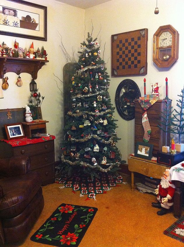 have a very vintage christmas, seasonal holiday d cor, Out Christmas tree is done entirely in Hallmark ornaments