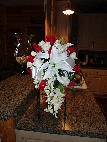 making a wedding bouquet, crafts, flowers