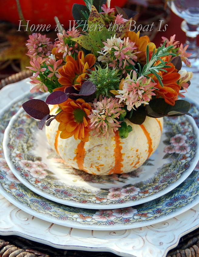 thanksgiving table with pumpkin vases, seasonal holiday d cor, thanksgiving decorations