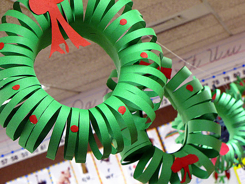 30 christmas crafts for kids, christmas decorations, crafts, seasonal holiday decor, wreaths, Construction paper wreaths are just some of the types you will find