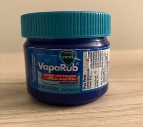 The brilliant reason this woman rubs Vicks VapoRub on her ornaments this season