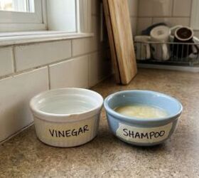 Put little bowls of vinegar and shampoo in the kitchen corners for this easy hack