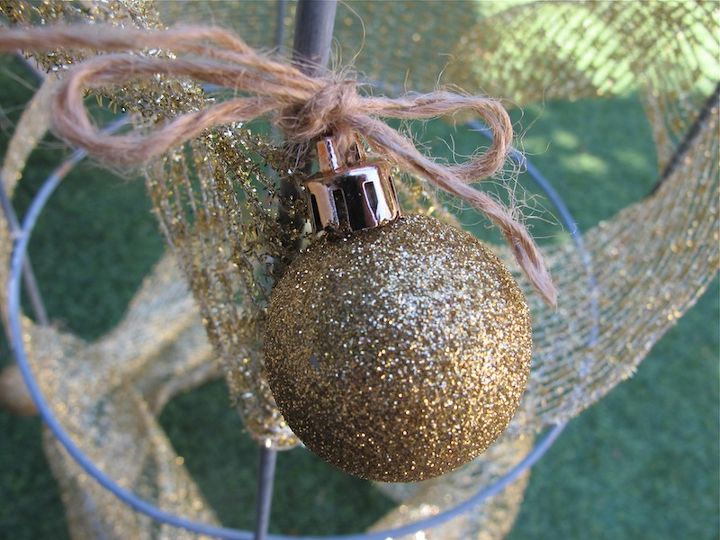 re purposing a tomato cage into a christmas tree, christmas decorations, repurposing upcycling, seasonal holiday decor, more decorations