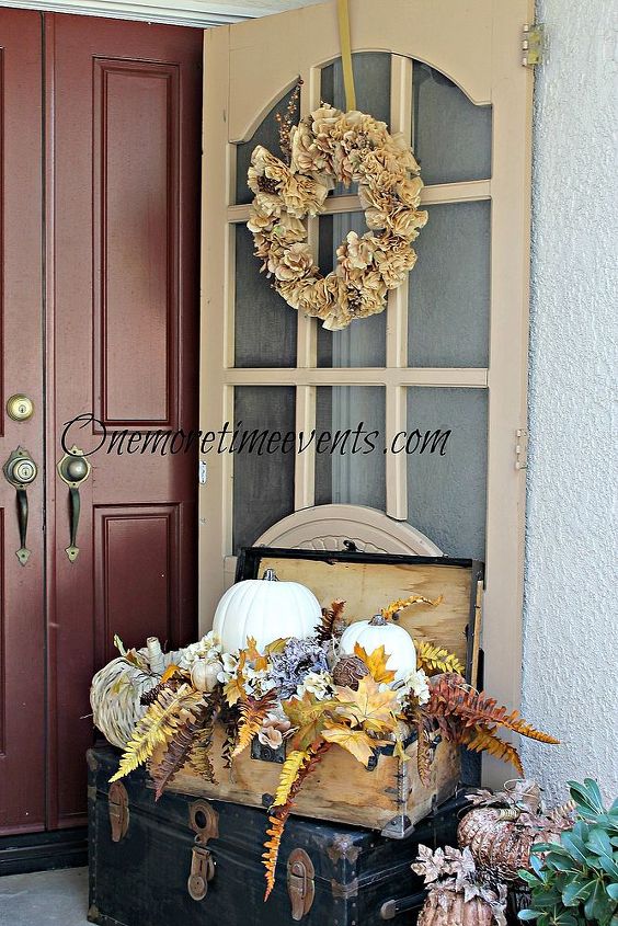 decoraes de outono da lareira e da casa, Coroa de boas vindas com filtro de caf pendurado na porta de tela