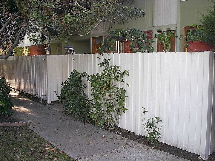 vinyl wood like privacy fences available in six colors including cedar chestnut, fences, Style Carlise Color Ivory
