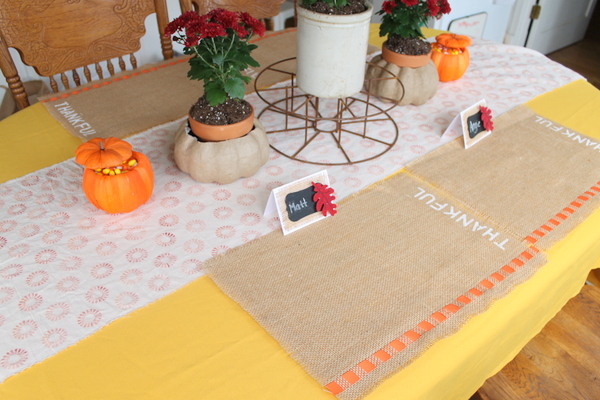thanksgiving thankful placemats, crafts, seasonal holiday decor, thanksgiving decorations, Add that rustic touch to your table with burlap this Thanksgiving