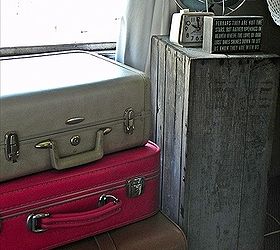 vintage suitcases as displays, repurposing upcycling