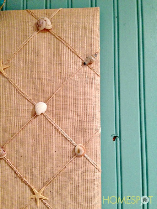 beach bedroom, bedroom ideas, home decor, Bulletin board made of burlap twine and seashells