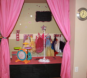 basement playroom, basement ideas, home decor, Stage made from a laundry room riser