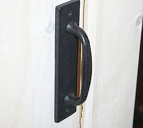 puerta de granero utilizando un riel de armario
