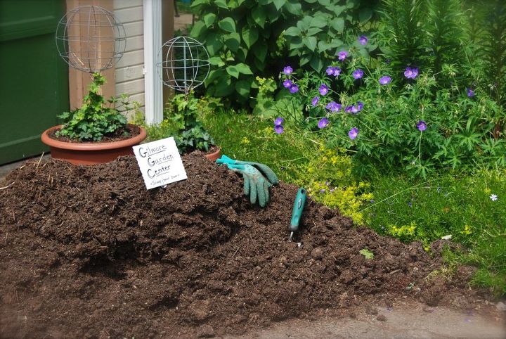 tips for applying mulch, container gardening, gardening, The last of our mushroom compost from last year