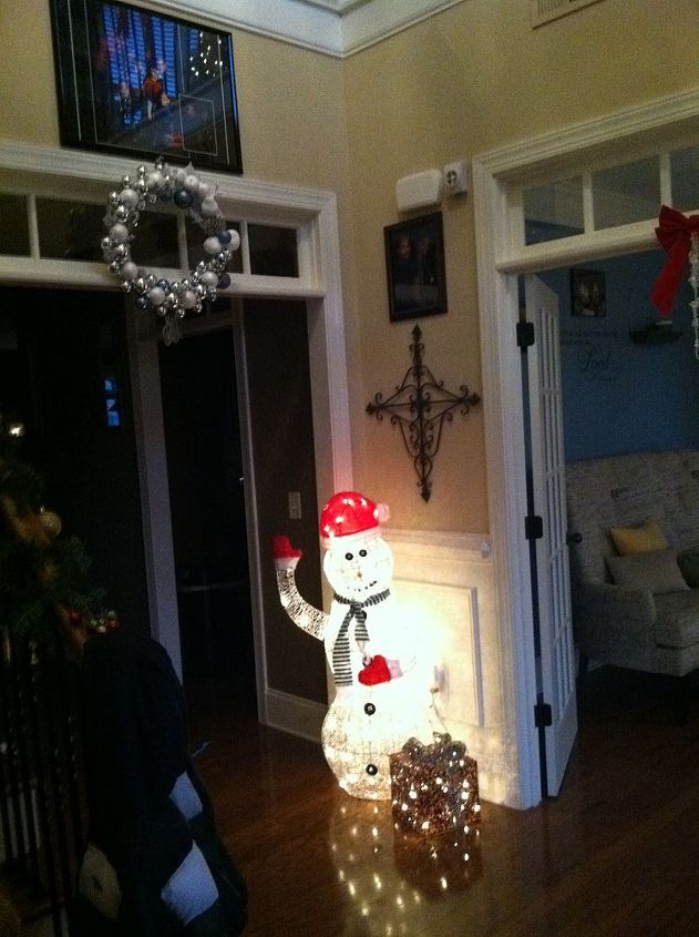 our home all decorated for christmas 2011, Our dront entrance and the wreath finally hung