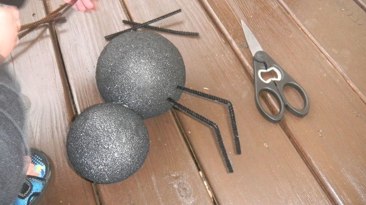 giant halloween spiders, crafts, halloween decorations, seasonal holiday decor, Add pipe cleaners