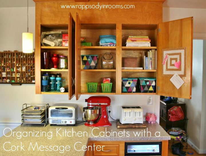 organize os armrios da cozinha com um centro de mensagens de cortia