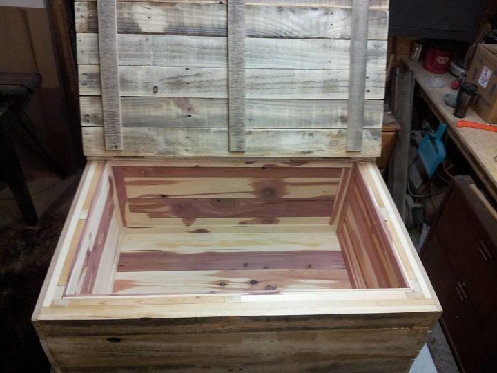 pallet lumber chest, painted furniture, pallet, repurposing upcycling, woodworking projects