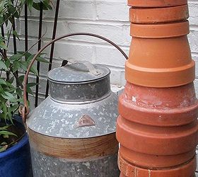 winter holiday decorating, flowers, gardening, hydrangea, outdoor living, seasonal holiday decor, stacked clay pots form a terra cotta tree