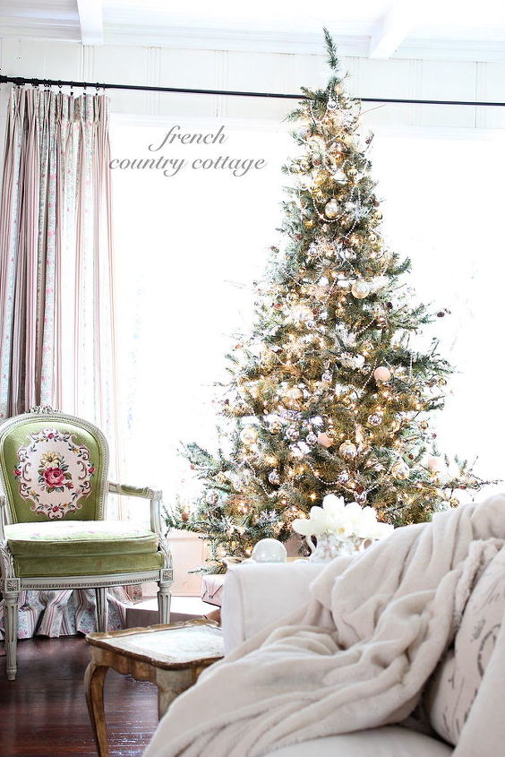 silver amp gold christmas tree, living room ideas, seasonal holiday decor