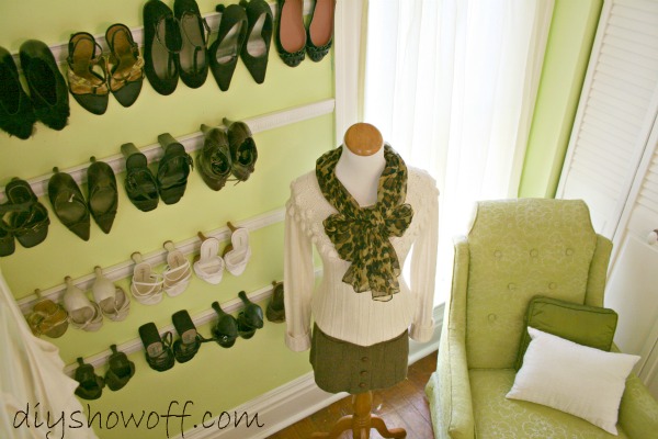 just wanted to share i did some organizing and gave a 2nd guest bedroom some, home decor, organizing, repurposing upcycling, trim molding shoe storage