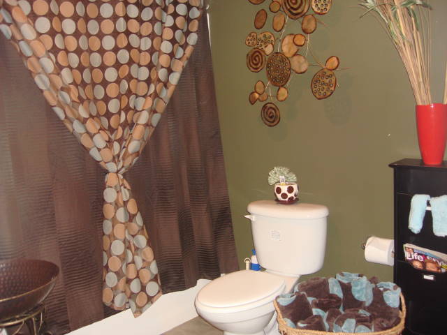 this project was a fairly large guest bathroom that was extremely plain because the, bathroom ideas, home decor, The polka dot shower curtain and polka dot towels were a must have They made the room interesting