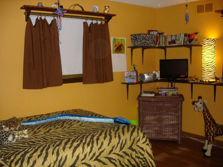 erins room makeover she s 10 and has always loved animals, bedroom ideas, home decor, new tiger print comforter set