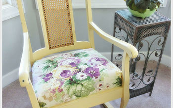 Love how all the Annie Sloan Chalk Paints™ mix together so beautifully! I mixed Arles and Cream for a soft yellow.