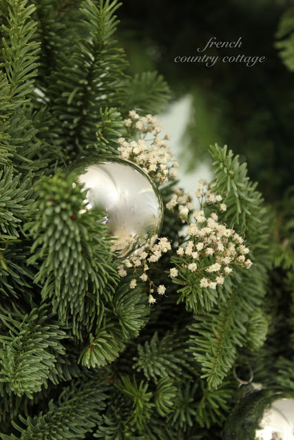 silver greens and whites quiet christmas mantel, seasonal holiday d cor