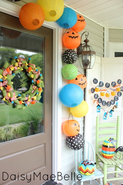 happy halloween front porch, chalkboard paint, crafts, curb appeal, halloween decorations, seasonal holiday decor, wreaths, I used fishing line to attach the lanterns and pumpkins to the hooks