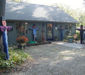 scarecrow love, outdoor living, seasonal holiday decor
