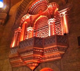 the fox theatre a blending of egyptian and moroccan architecture, architecture, A gilded balcony