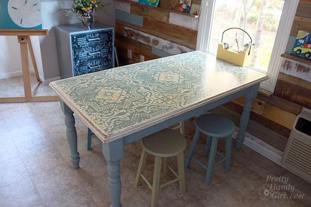 a mesa do contentor do lixo renovada com stencil e chalk paint, mesa final