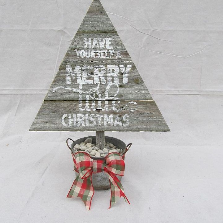 reclaimed fence christmas trees, christmas decorations, crafts, repurposing upcycling, seasonal holiday decor, This is a small one that I stenciled
