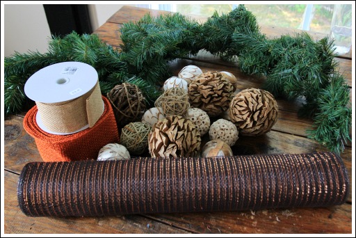 idea de decoracin de la chimenea de otoo dos variaciones diferentes, Utilic una guirnalda de Navidad iluminada como base