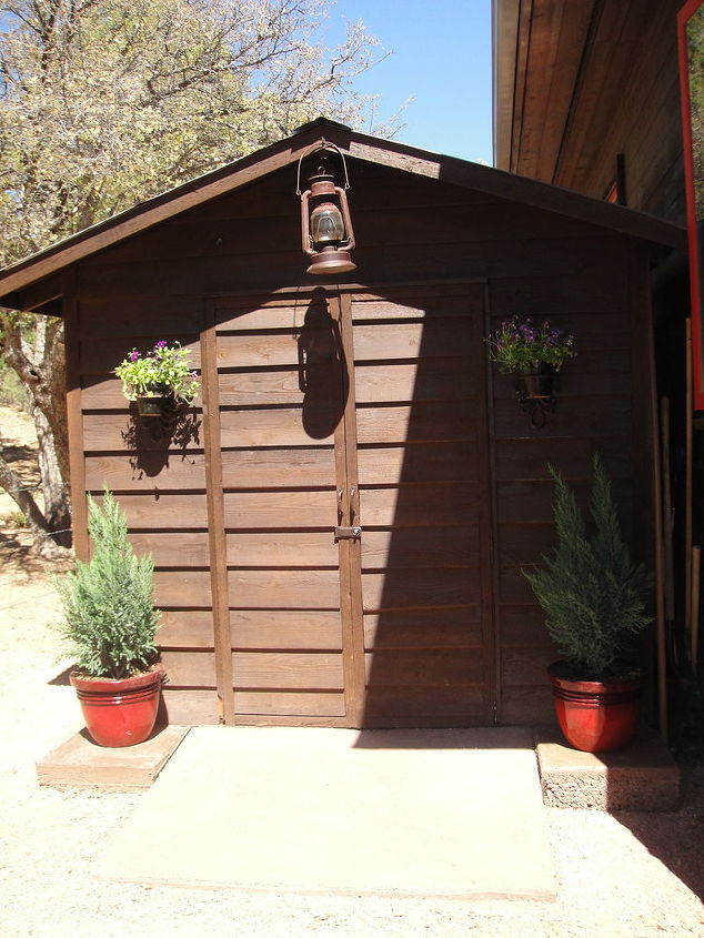mi taller de carpintera en un cobertizo de madera de 6 por 8 con espacio para, El exterior de mi peque o taller