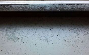  O que é essa misteriosa poeira azul que se acumula no interior da nossa janela e no peitoril da janela?