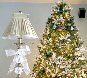 10 decorating ideas in this holiday home tour, home decor, Shimmer and Shine