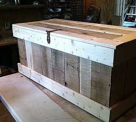pallet hope chest, diy, painted furniture, pallet, woodworking projects