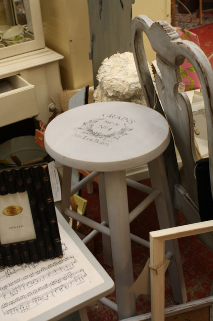 q i got lucky and bought 6 wood stools and want to put some kind of art work on them, painted furniture, shabby chic