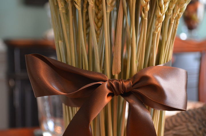 thanksgiving tablescape, seasonal holiday d cor, thanksgiving decorations, Wheat tied with satin ribbon