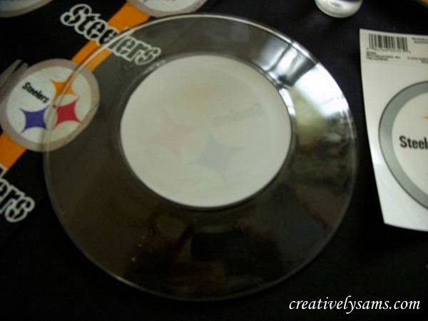 steeler tablescape, home decor, Put the cut out cling on the bottom of the plate Use a paper towel to smooth out air bubbles to dry the plate