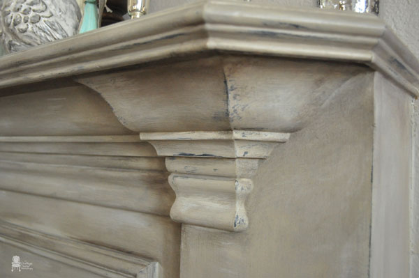 mantel de chimenea pintado a la tiza, ASCP Country Grey Old White French LInen con Dust of Ages y ceras