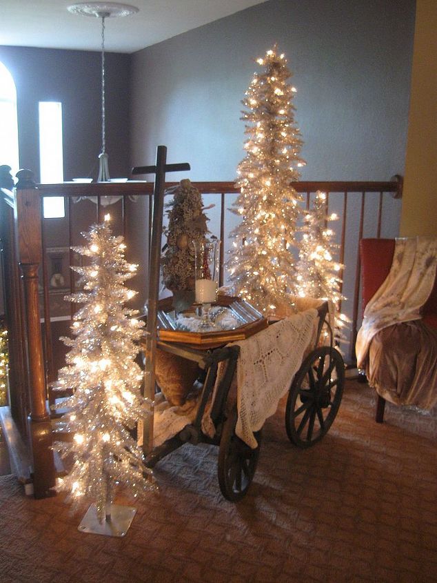 a winter vignette, christmas decorations, seasonal holiday decor, It makes for a peaceful and pretty vignette even though it s warm outside