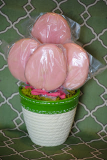 edible easter centerpiece, easter decorations, seasonal holiday d cor, Wrap cookies with baggies if giving as a gift